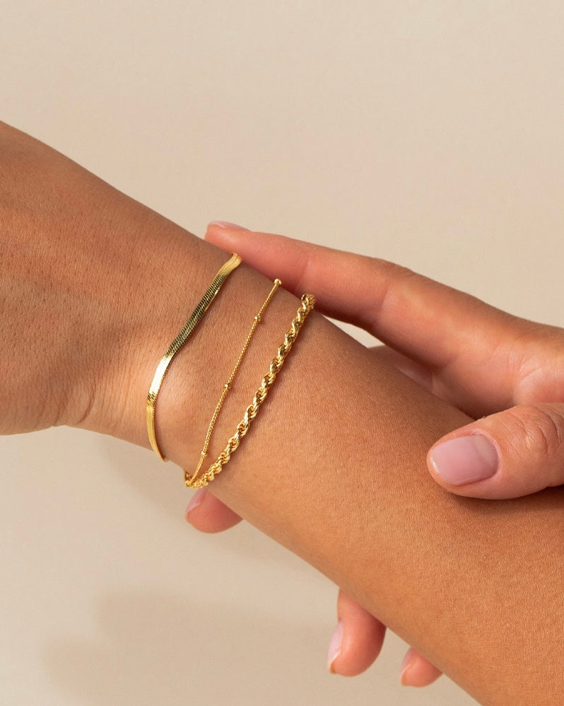 Ouro Entrelaçado Pulseiras
