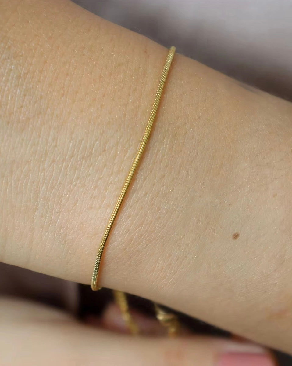Ouro Entrelaçado Pulseiras