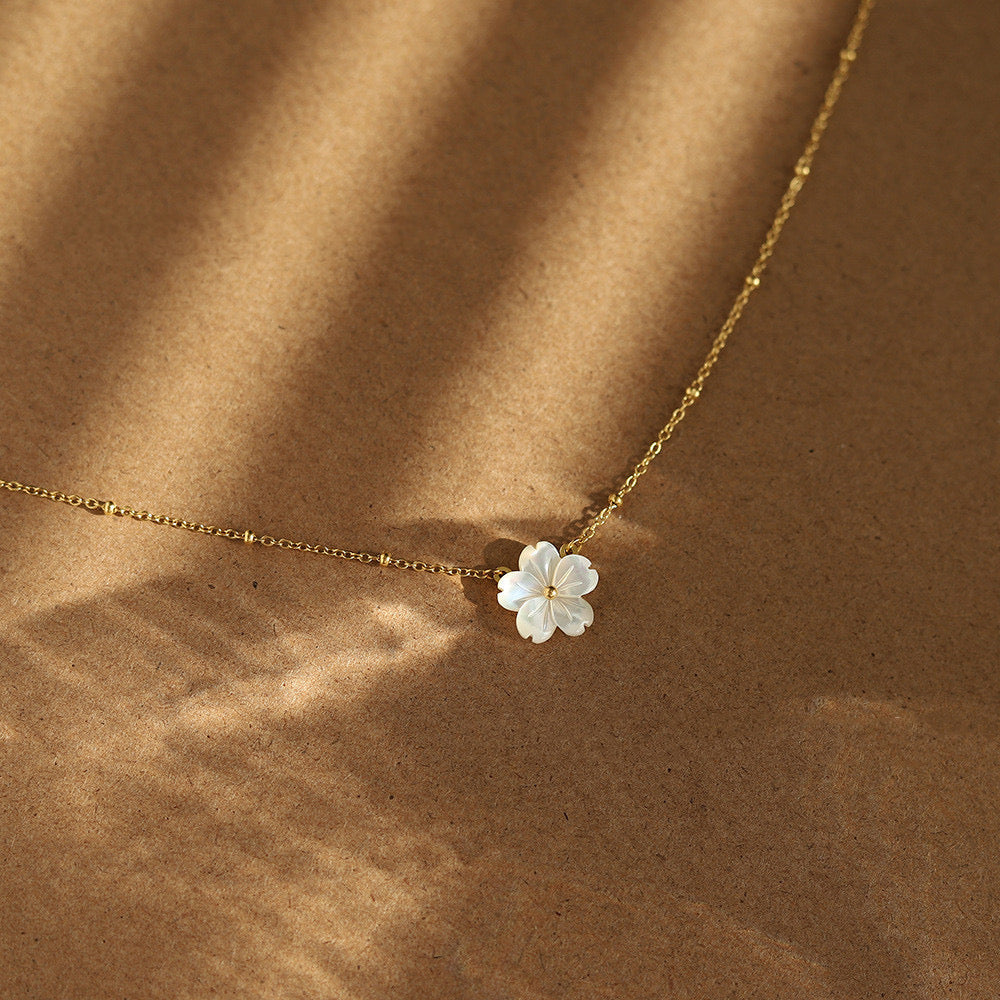 Flor Delicada Colar
